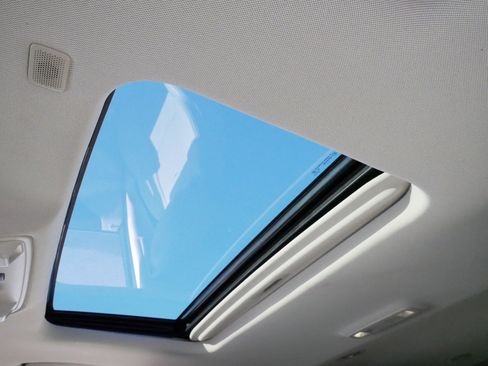 Used 2017 Cadillac Escalade Luxury image 34