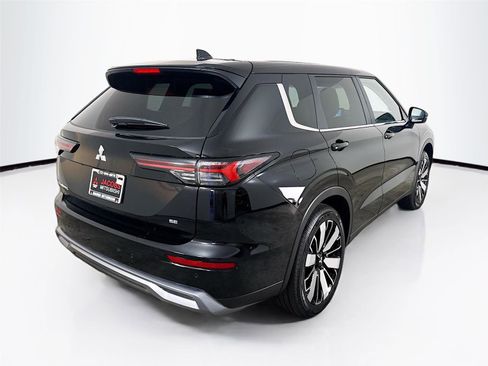 New 2026 Mitsubishi Outlander SE image 7