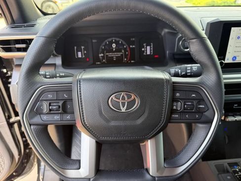 Used 2026 Toyota 4Runner SR5 AWD/4WD image 15