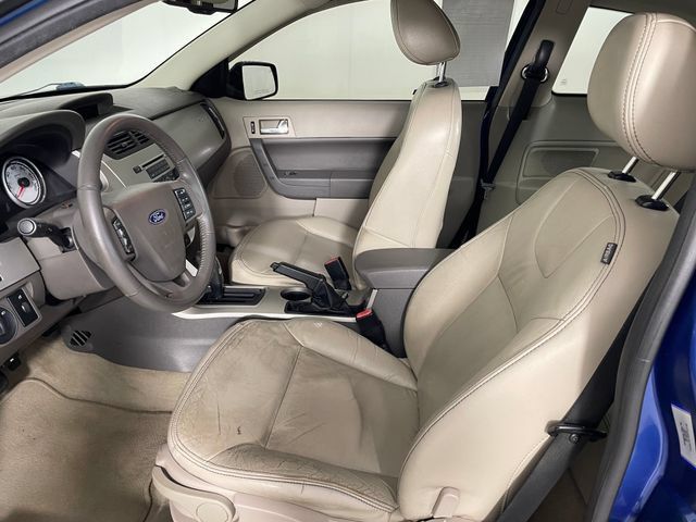 Used 2008 Ford Focus Coupe FWD image 2