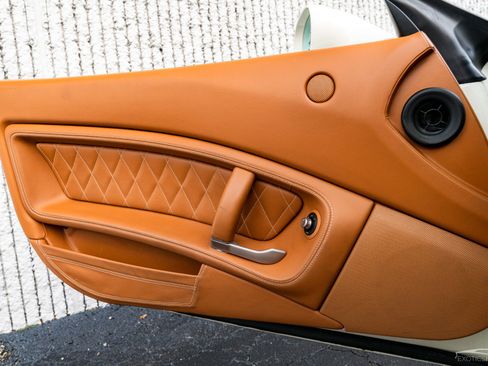 Used 2011 Ferrari California RWD image 9