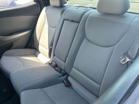 Used 2014 Hyundai Elantra SE FWD image 5