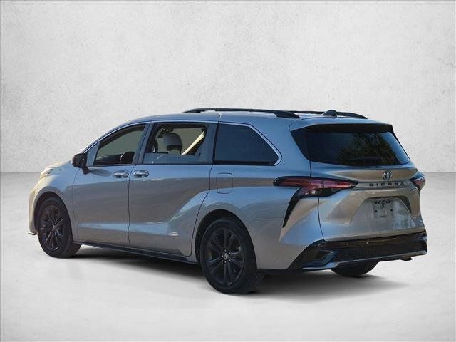 Used 2022 Toyota Sienna XSE FWD image 6