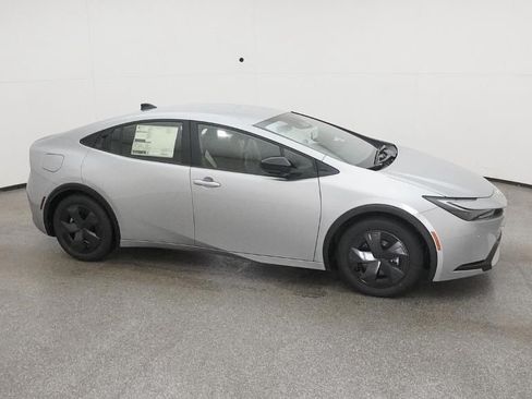 Used 2026 Toyota Prius Plug-In Hybrid FWD image 15