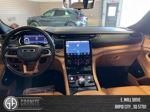 Used 2021 Jeep Grand Cherokee L Summit AWD/4WD image 12