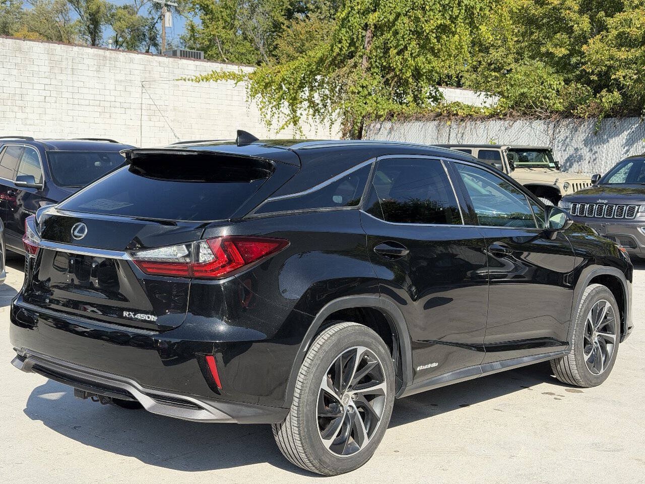 Used 2017 Lexus RX 450h AWD w/ Luxury Package image 5
