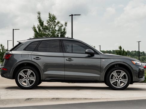 Certified 2025 Audi Q5 2.0T Premium w/ Convenience Plus Package AWD/4WD image 3