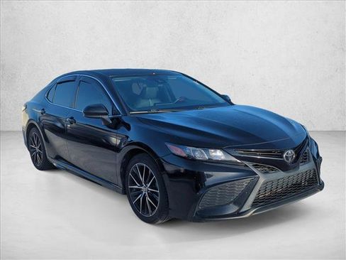 Used 2021 Toyota Camry SE FWD image 4
