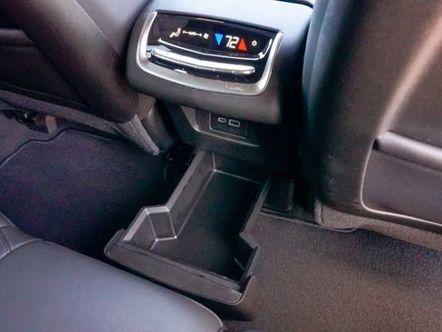Certified 2025 Cadillac XT6 Luxury FWD image 17