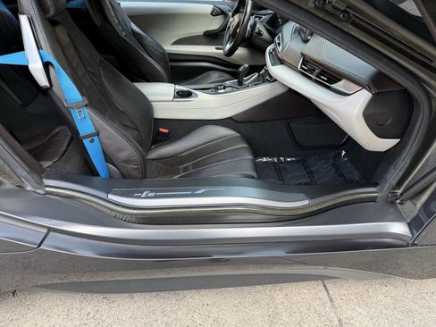 Used 2019 BMW i8 Coupe image 17
