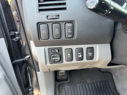 Used 2011 Toyota Tacoma 4x4 Access Cab V6 w/ TRD Off-Road Pkg image 13