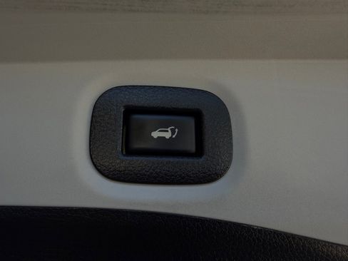 Used 2018 Nissan Rogue SL image 8