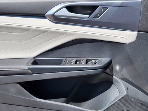 New 2025 Volkswagen Taos SEL AWD/4WD image 13