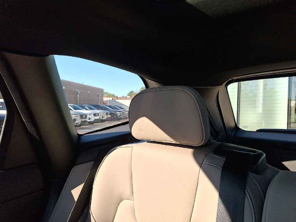Certified 2026 Volvo XC60 B5 Core AWD/4WD image 12