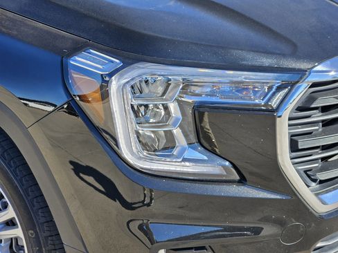 Used 2022 GMC Terrain SLE w/ Driver Convenience Package image 6