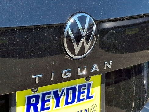 Certified 2023 Volkswagen Tiguan SE FWD image 29
