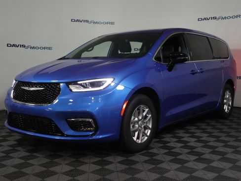 New 2026 Chrysler Pacifica Select image 12