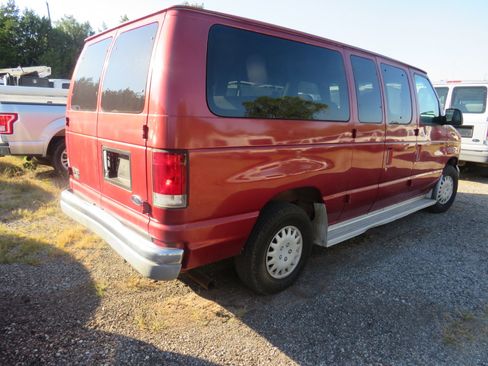 Used 1999 Ford E-150 and Econoline 150 Wagon image 5