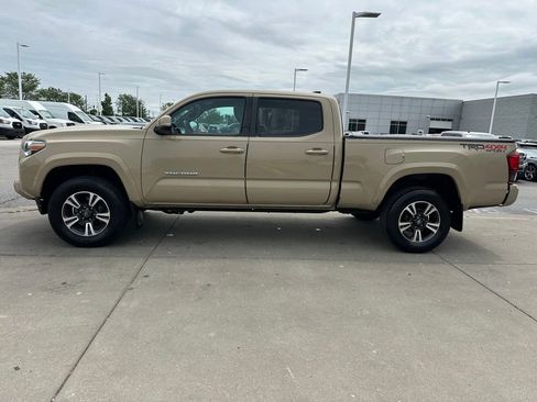 Used 2018 Toyota Tacoma TRD Sport AWD/4WD image 5