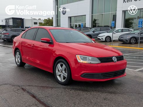 Used 2012 Volkswagen Jetta TDI FWD image 1