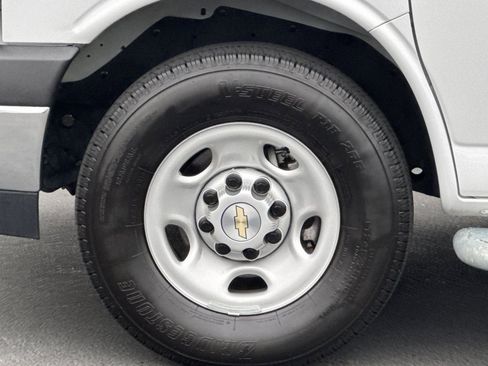 Used 2024 Chevrolet Express 2500 w/ Driver Convenience Package image 28