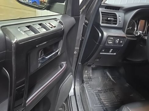 Used 2021 Toyota 4Runner TRD Off-Road Premium w/ Moonroof Package AWD/4WD image 28