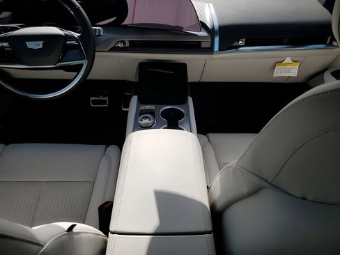New 2026 Cadillac Vistiq Luxury AWD/4WD image 25