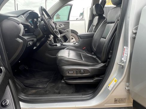 Used 2019 Chevrolet Traverse LT FWD image 13
