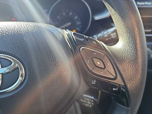 Used 2020 Toyota C-HR LE image 20