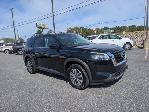 Used 2022 Nissan Pathfinder SL image 3