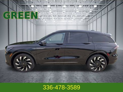 Used 2024 Lincoln Nautilus Reserve w/ Jet Appearance Package (87T) AWD/4WD image 2