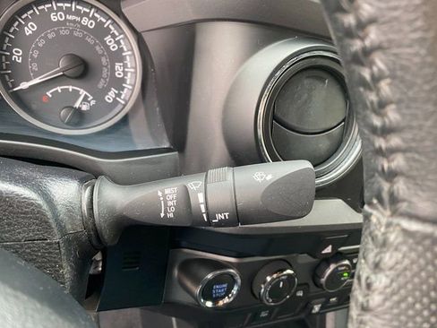 Used 2022 Toyota Tacoma TRD Sport image 25