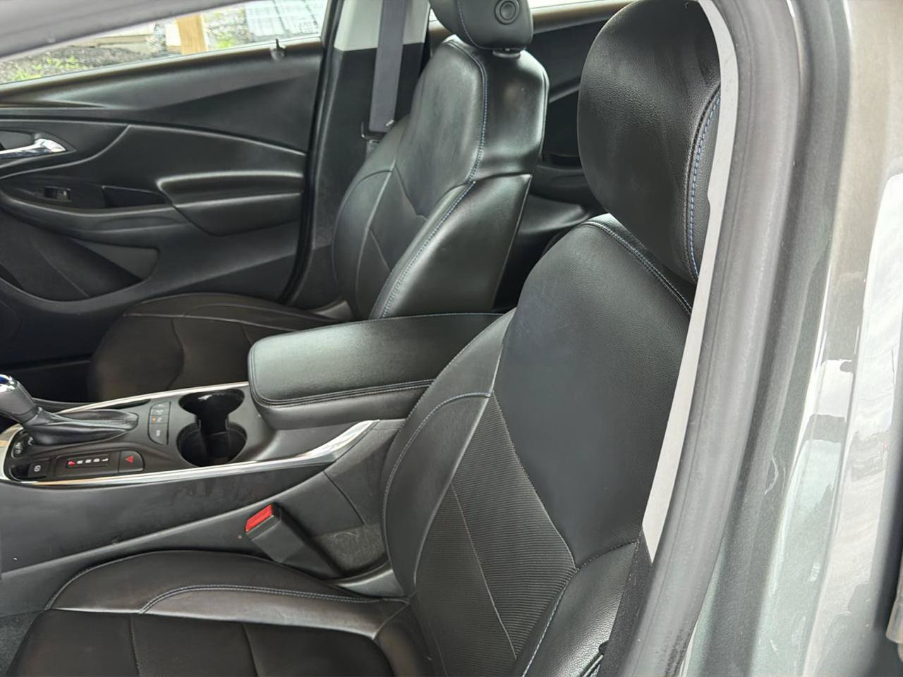 Used 2017 Chevrolet Volt Premier w/ Driver Confidence II Package FWD image 11