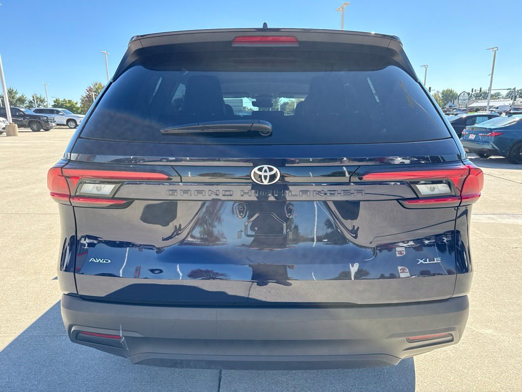 Used 2026 Toyota Grand Highlander AWD image 4