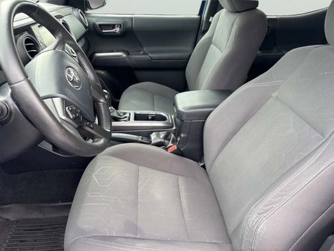 Used 2018 Toyota Tacoma TRD Off-Road image 25