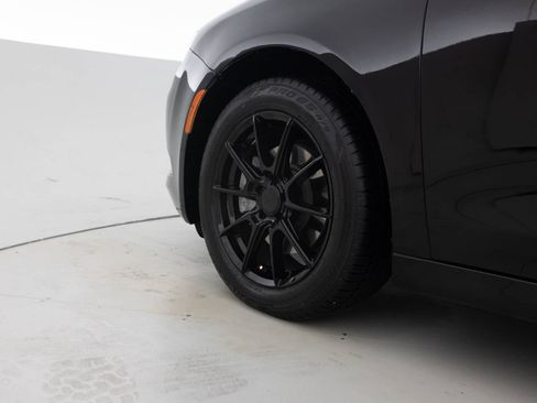 Used 2017 Chrysler 200 Limited Platinum image 17