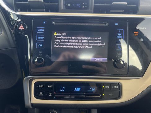 Used 2017 Toyota Corolla LE FWD image 3