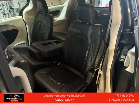 Used 2017 Chrysler Pacifica Touring-L w/ Tire & Wheel Group image 37