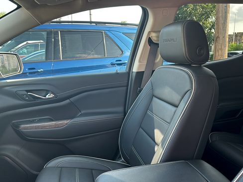 Used 2023 GMC Acadia Denali w/ Denali Ultimate Package FWD image 6