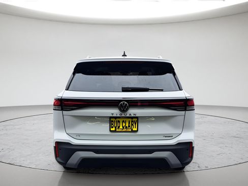 New 2025 Volkswagen Tiguan SE AWD/4WD image 4