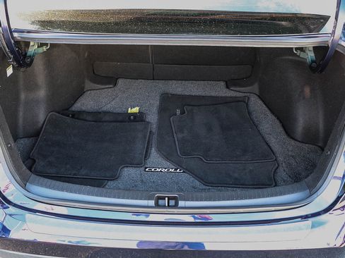 Used 2021 Toyota Corolla LE w/ Carpet Mat Package (TMS) image 28