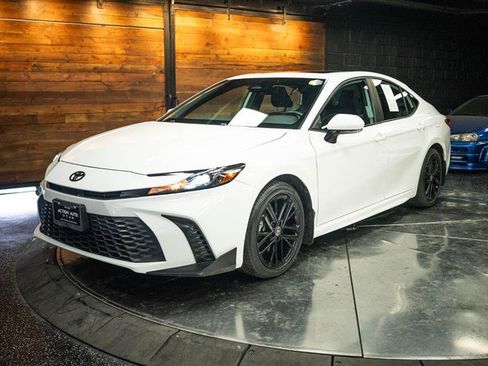 Used 2025 Toyota Camry SE w/ Multimedia Upgrade Package FWD image 2