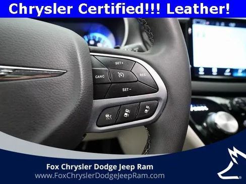 Certified 2024 Chrysler Pacifica Touring-L image 19