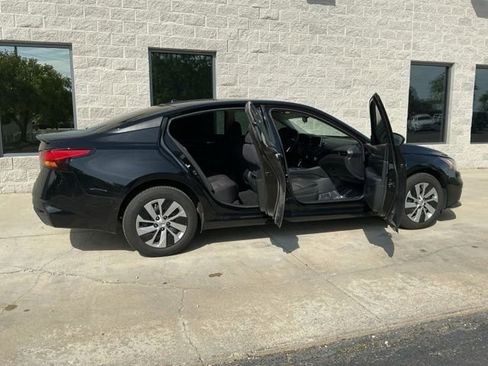 Used 2020 Nissan Altima 2.5 S AWD/4WD image 31