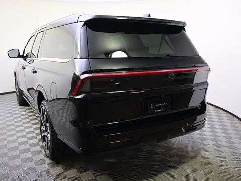 New 2026 Lincoln Navigator L Black Label AWD/4WD image 4