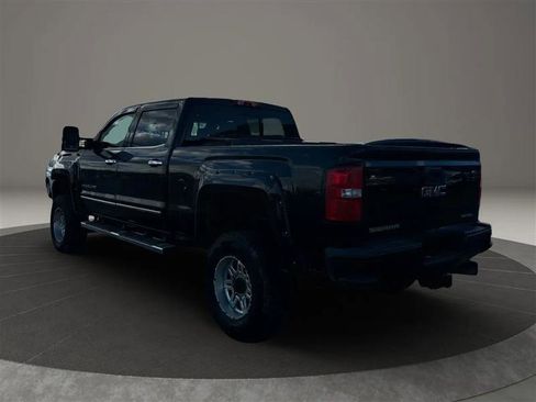 Used 2018 GMC Sierra 3500 Denali image 3