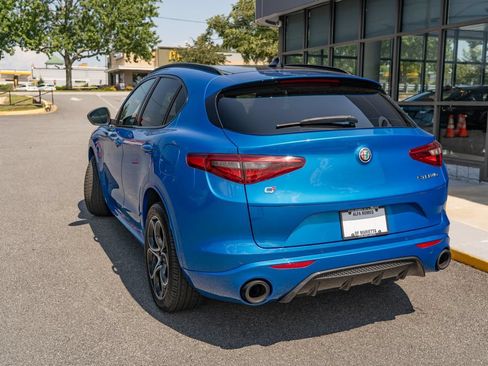 Used 2022 Alfa Romeo Stelvio Veloce AWD/4WD image 5