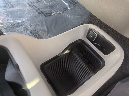Used 2023 Chrysler Voyager LX FWD image 25