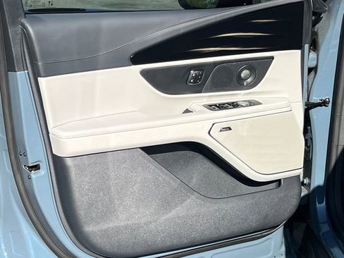 New 2026 Lincoln Nautilus Reserve image 12