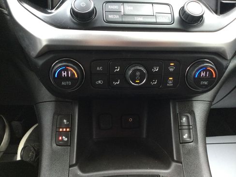 Used 2019 GMC Acadia SLT image 15